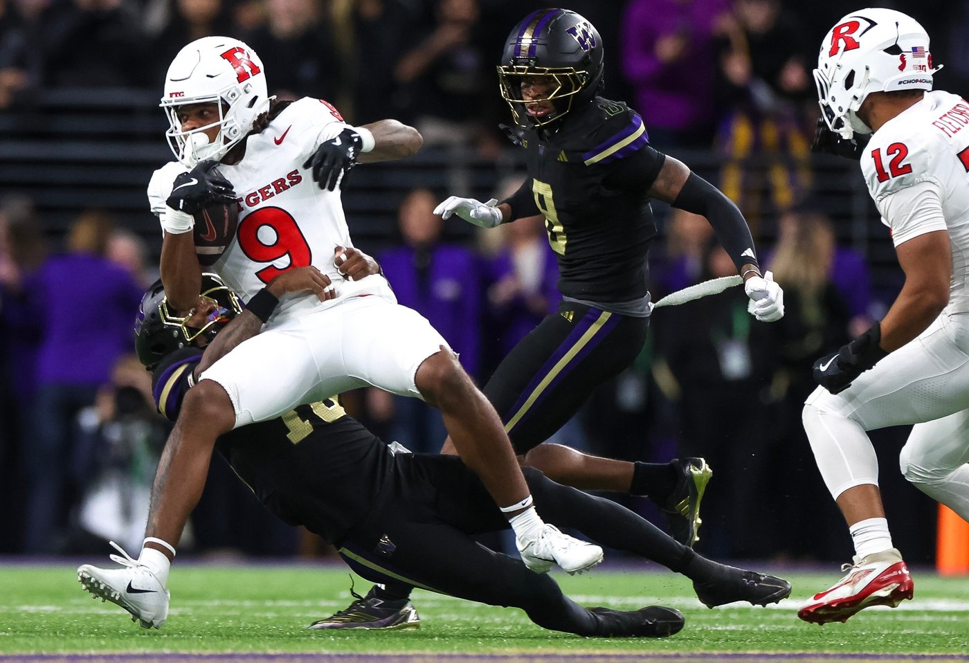 Demond Williams Jr. has career highs in passing and rushing to lead Washington over Rutgers 38-19 | iNFOnews.ca Demond Williams Jr. has career highs in passing and rushing to lead Washington over Rutgers 38-19 | iNFOnews.ca