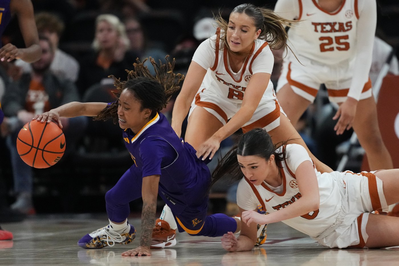 Cunningham's career best 30 points helps No. 2 Texas women defeat Prairie View 101-42 | iNFOnews.ca