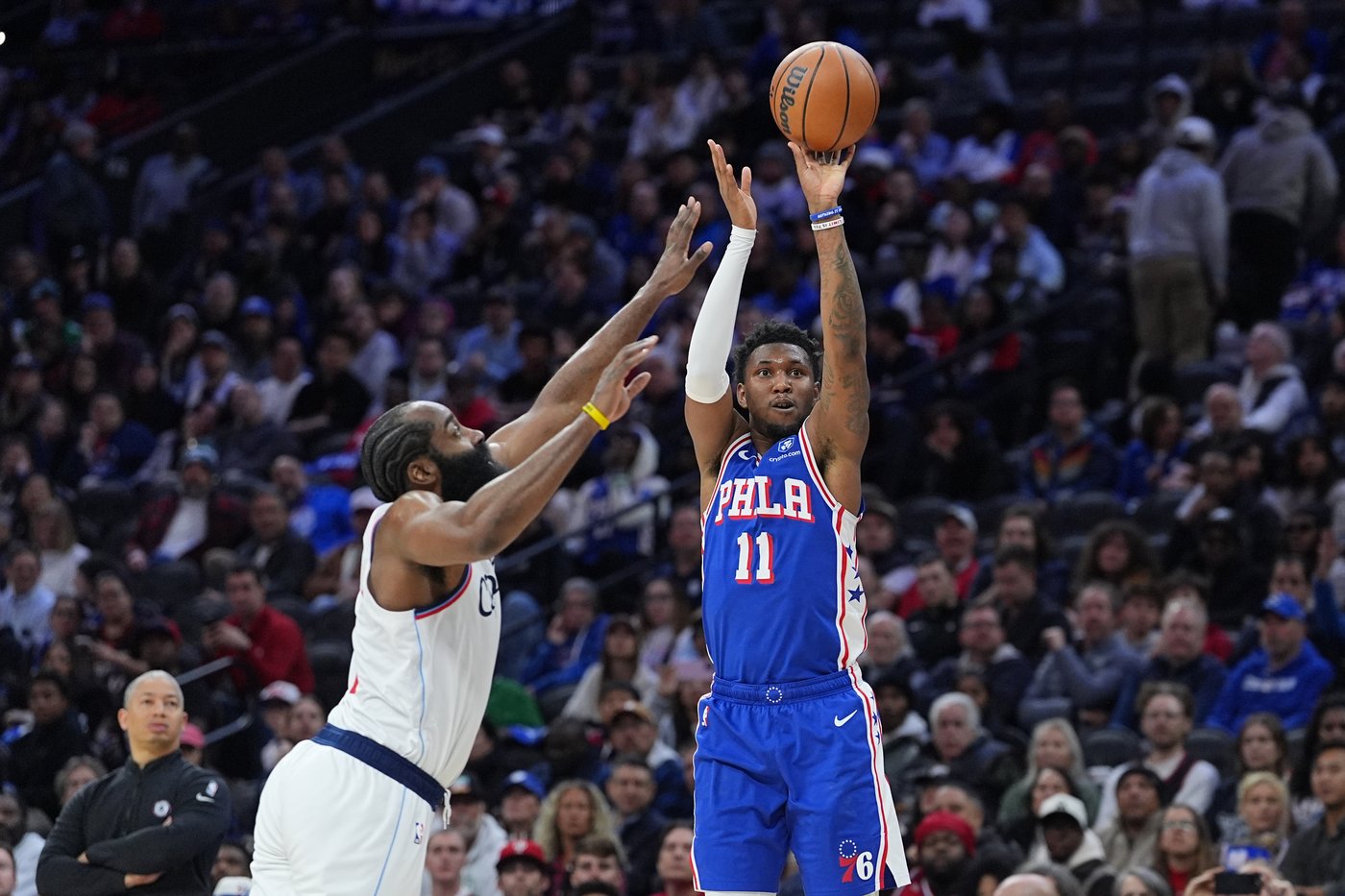 Tyrese Maxey and 76ers rally for 110-108 win over James Harden and Clippers | iNFOnews.ca