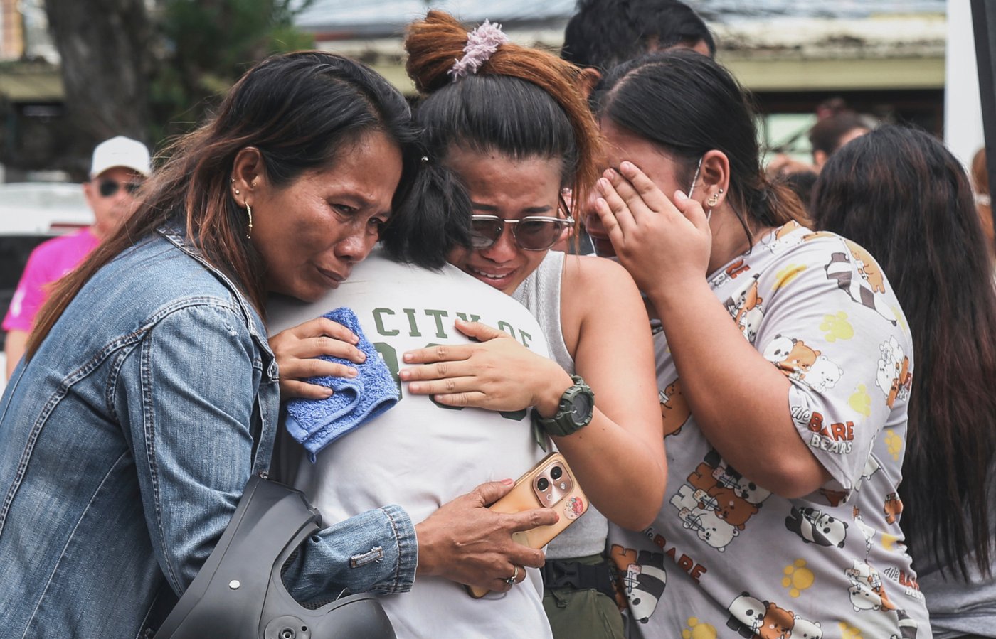 Rescuers in desperate search after a powerful earthquake hit the Philippines, killing at least 69 | iNFOnews.ca