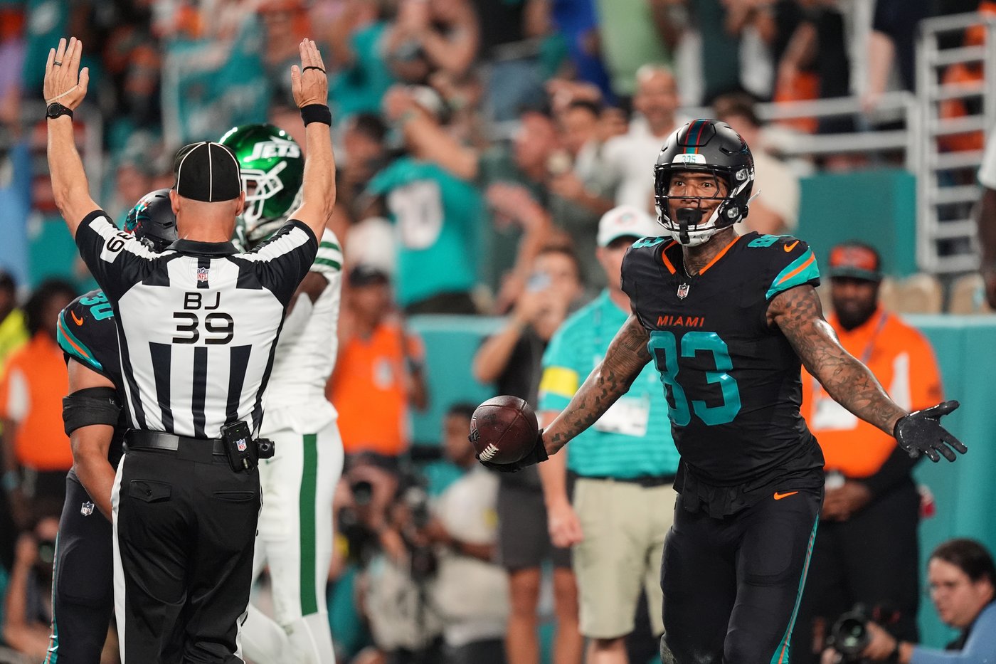 Darren Waller scores twice for the Dolphins in his first NFL game in nearly 2 years | iNFOnews.ca