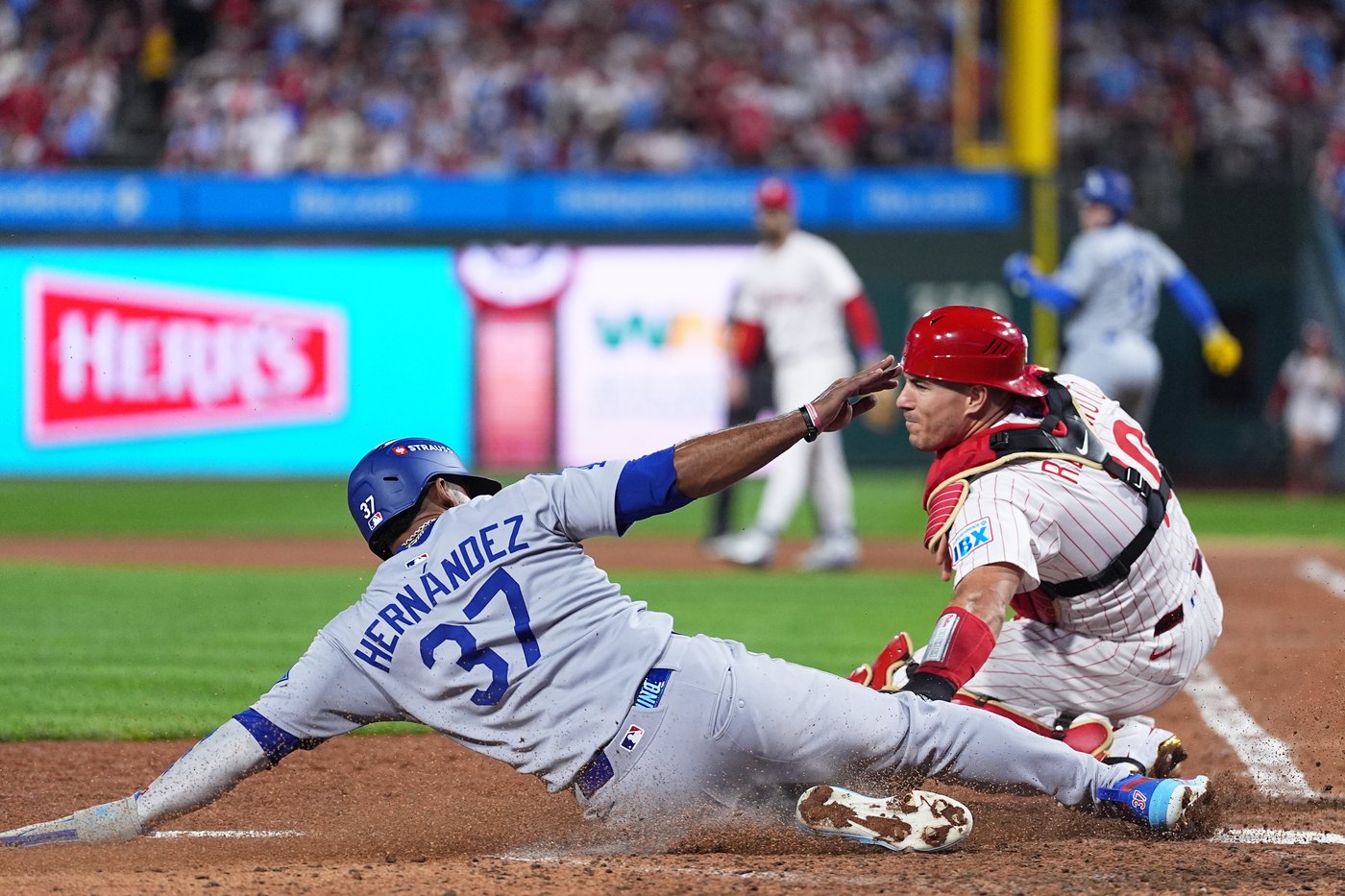 Blake Snell shines on mound and Dodgers hold off Phillies 4-3 for 2-0 lead in NLDS | iNFOnews.ca