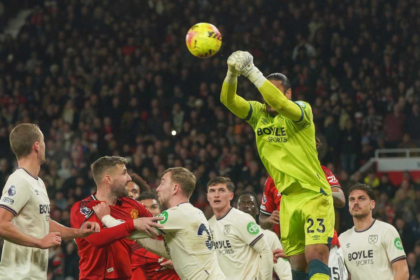 Man United wastes chance to reach Premier League top 5 in 1-1 draw with West Ham | iNFOnews.ca Man United wastes chance to reach Premier League top 5 in 1-1 draw with West Ham | iNFOnews.ca