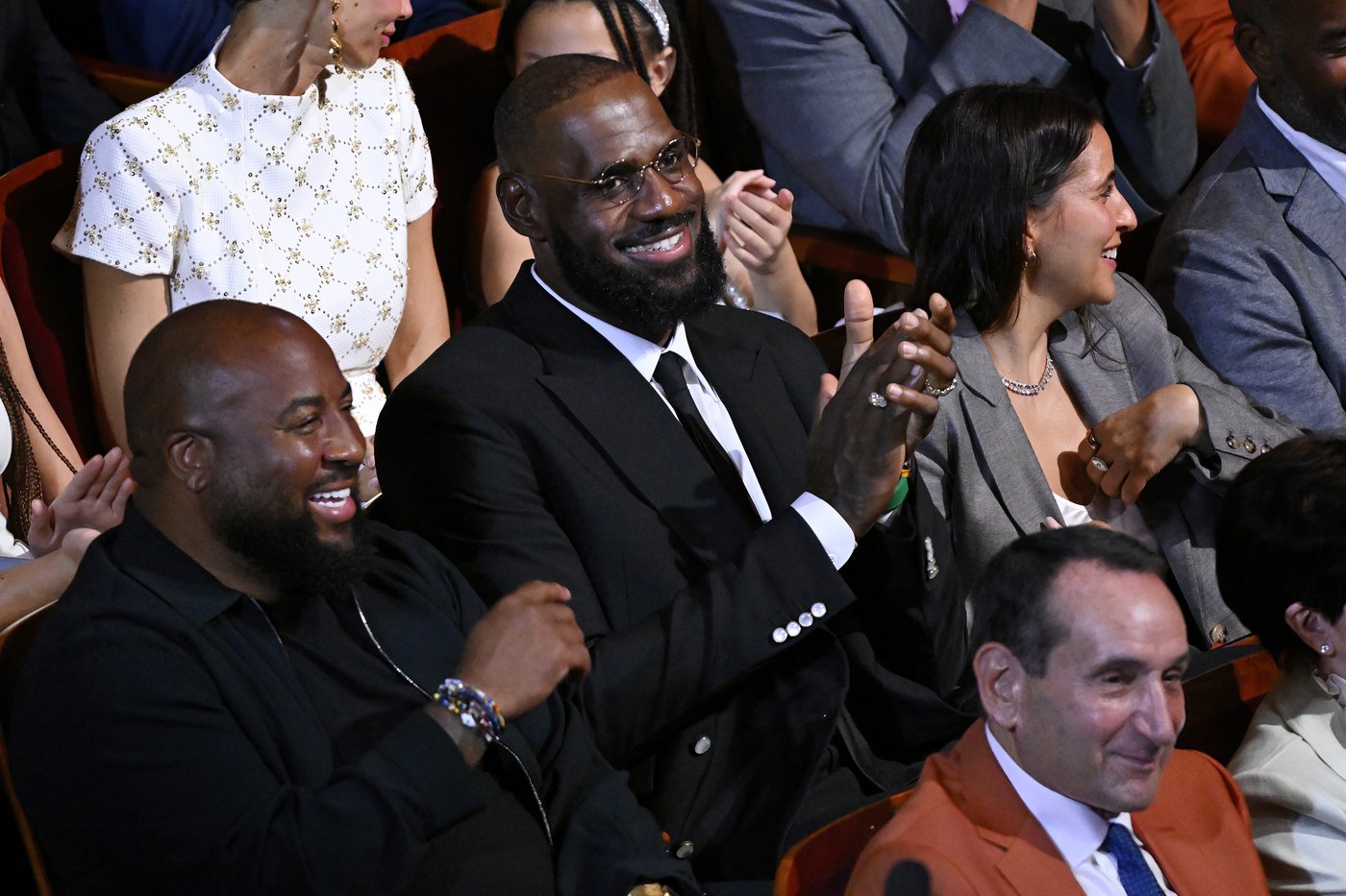 LeBron James writes op-ed for Chinese state media as NBA aims to rebuild in China | iNFOnews.ca LeBron James writes op-ed for Chinese state media as NBA aims to rebuild in China | iNFOnews.ca
