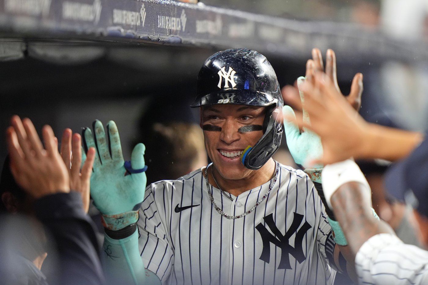 Judge ties MLB record by hitting 50 homers for 4th time as Yankees regain share of AL East lead | iNFOnews.ca