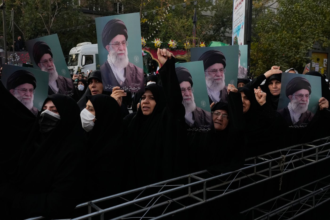 Photos show mourners in Tehran honoring the unknown soldiers killed in the 1980's Iran-Iraq war | iNFOnews.ca