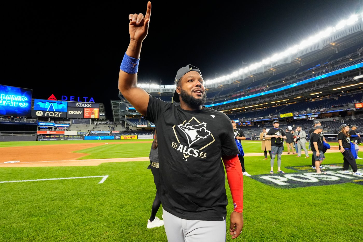 Blue Jays beat Yankees 5-2 in Game 4 to reach first ALCS since 2016 | iNFOnews.ca Blue Jays beat Yankees 5-2 in Game 4 to reach first ALCS since 2016 | iNFOnews.ca