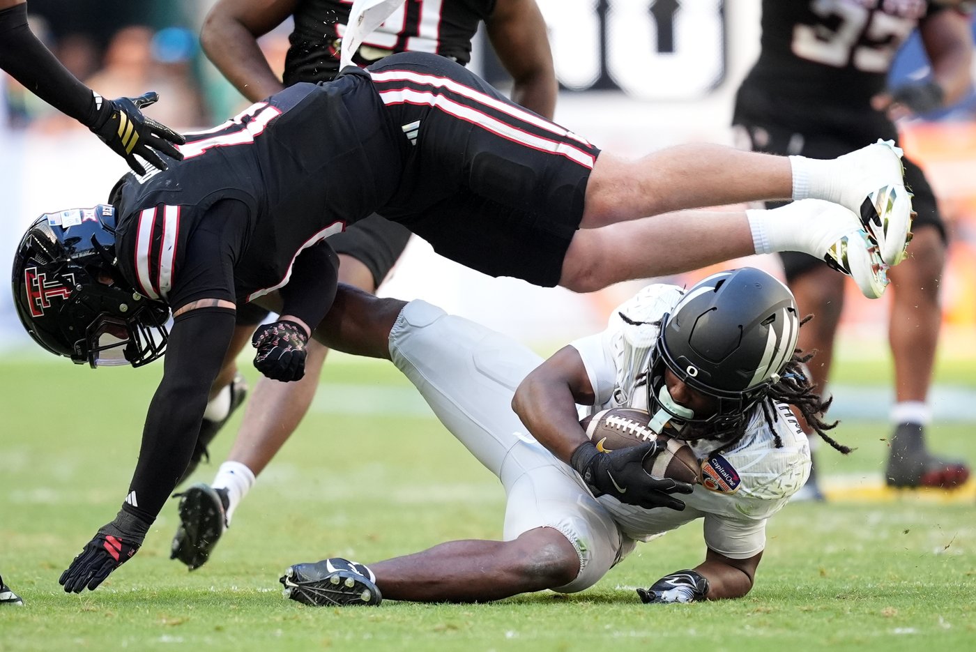 Defense carries the day for Oregon, as Ducks move into CFP semifinals by topping Texas Tech 23-0 | iNFOnews.ca