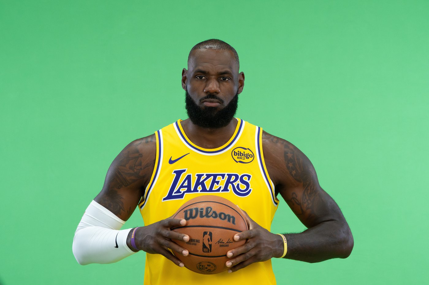 LeBron not thinking about retirement or son Bryce's future as he begins 23rd NBA season with Lakers | iNFOnews.ca
