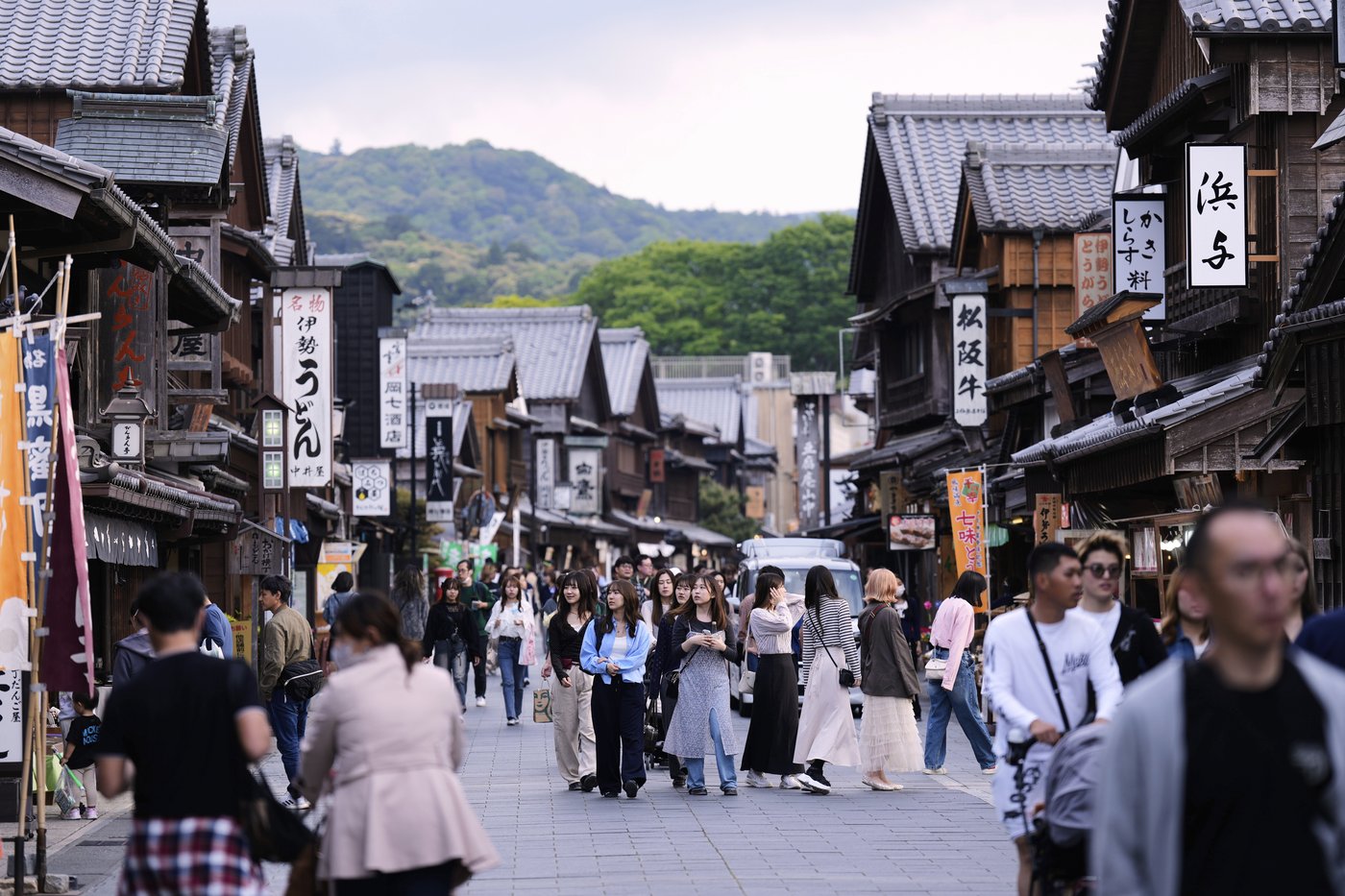 Photos show historic Japanese shrine that is torn down and rebuilt every 20 years | iNFOnews.ca