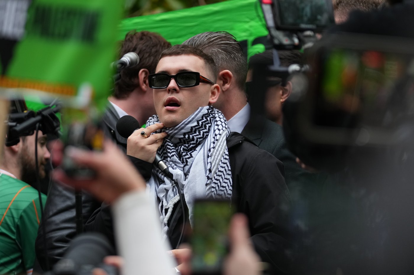 A British court throws out a terror-related charge against a member of the Irish rap group Kneecap | iNFOnews.ca