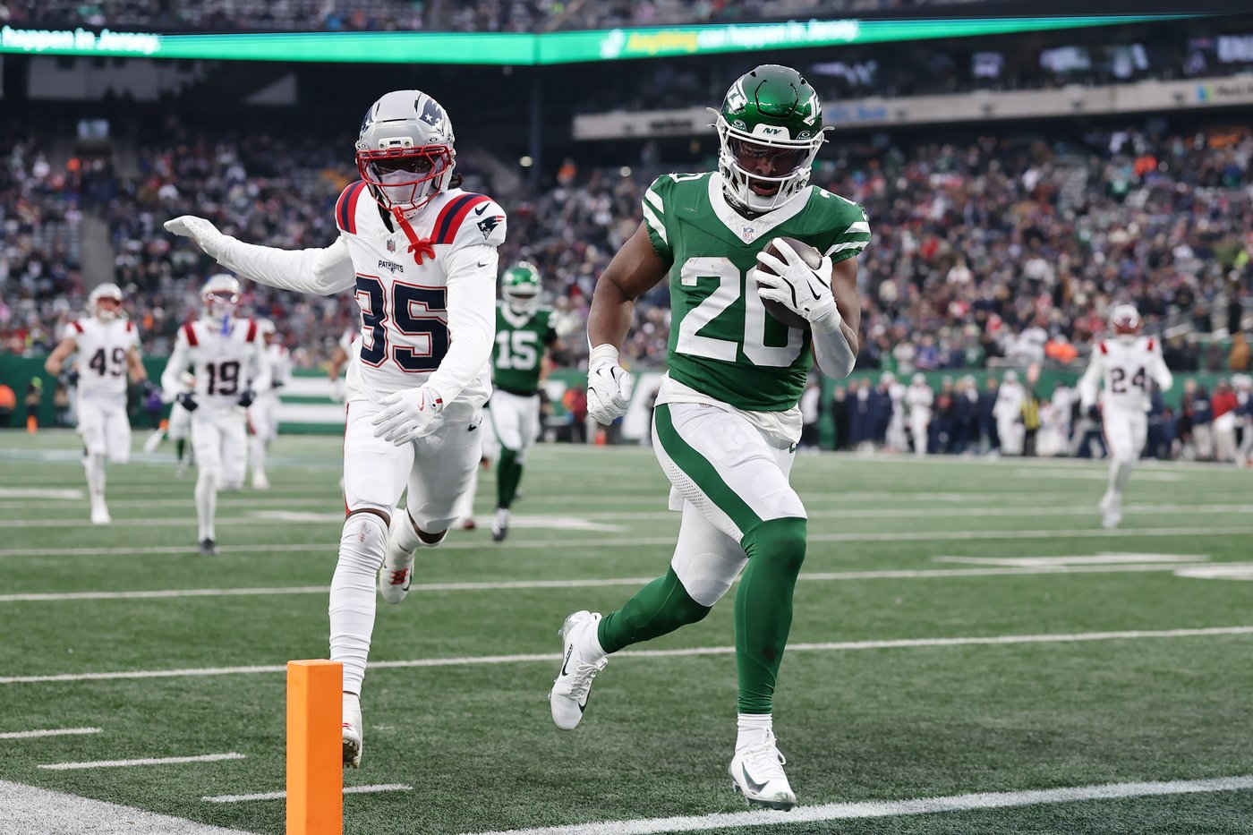 Jets' Breece Hall questionable for season finale against Bills, Isaiah Williams voted team MVP | iNFOnews.ca