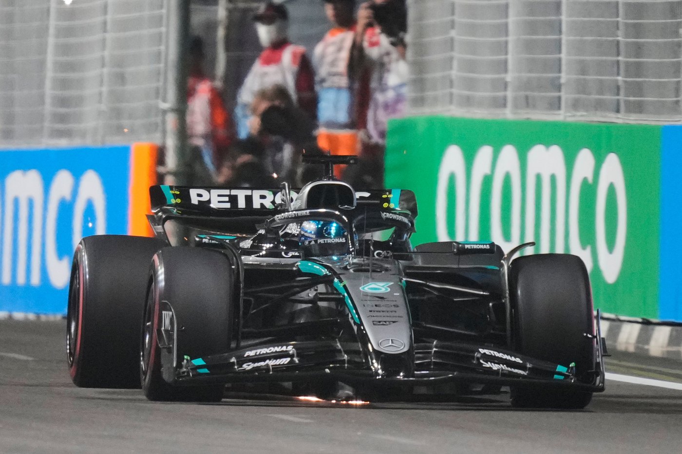 Russell on pole for Singapore GP as Verstappen beats McLarens | iNFOnews.ca