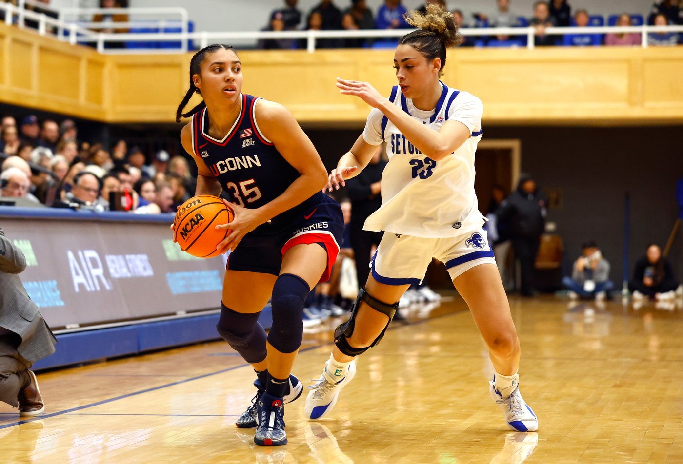 No. 1 UConn beats Seton Hall 92-52 for its 43rd straight win over the Pirates | iNFOnews.ca