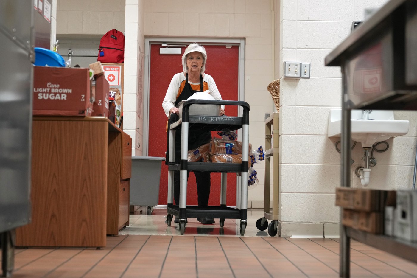 A cafeteria worker prepares a Thanksgiving meal to feed hundreds | iNFOnews.ca