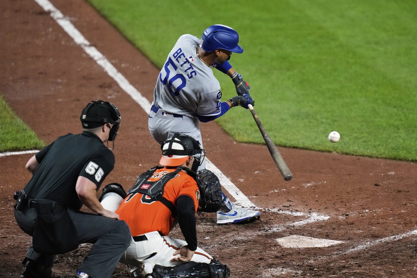 An out from being no-hit, the Orioles stun the Dodgers with 4 runs in the 9th to win 4-3 | iNFOnews.ca An out from being no-hit, the Orioles stun the Dodgers with 4 runs in the 9th to win 4-3 | iNFOnews.ca