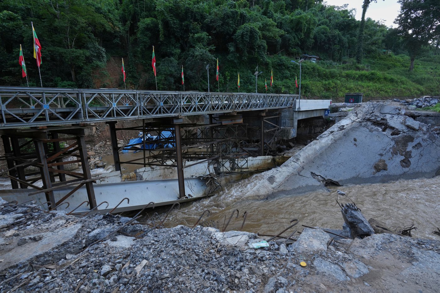 A Myanmar town lies in shambles as both sides in civil war vie for control | iNFOnews.ca