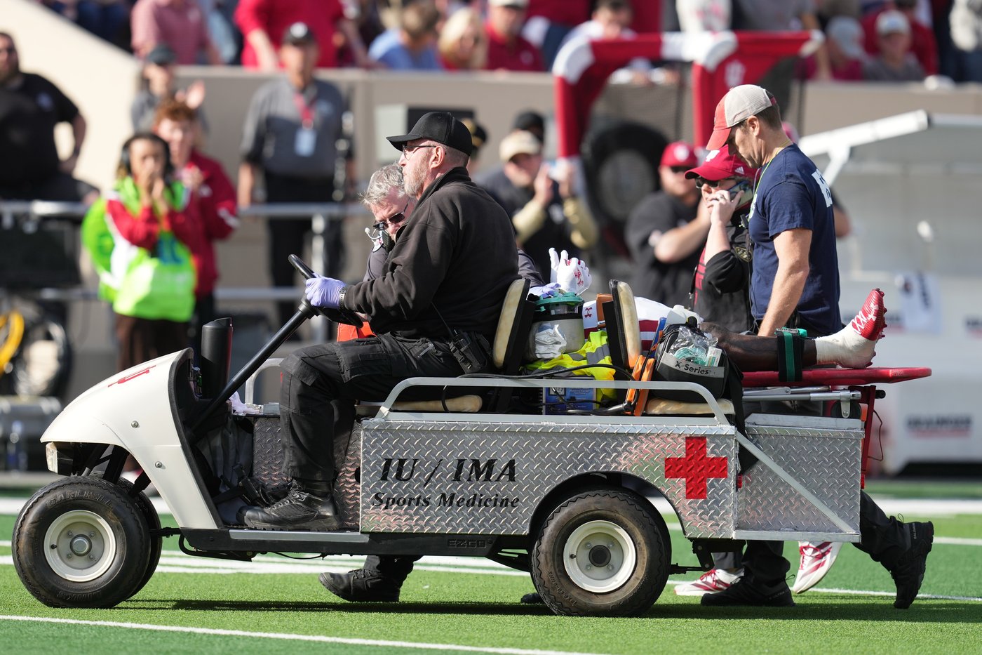 Wisconsin RB Gideon Ituka has feeling in extremities after being carted off the field at Indiana | iNFOnews.ca Wisconsin RB Gideon Ituka has feeling in extremities after being carted off the field at Indiana | iNFOnews.ca