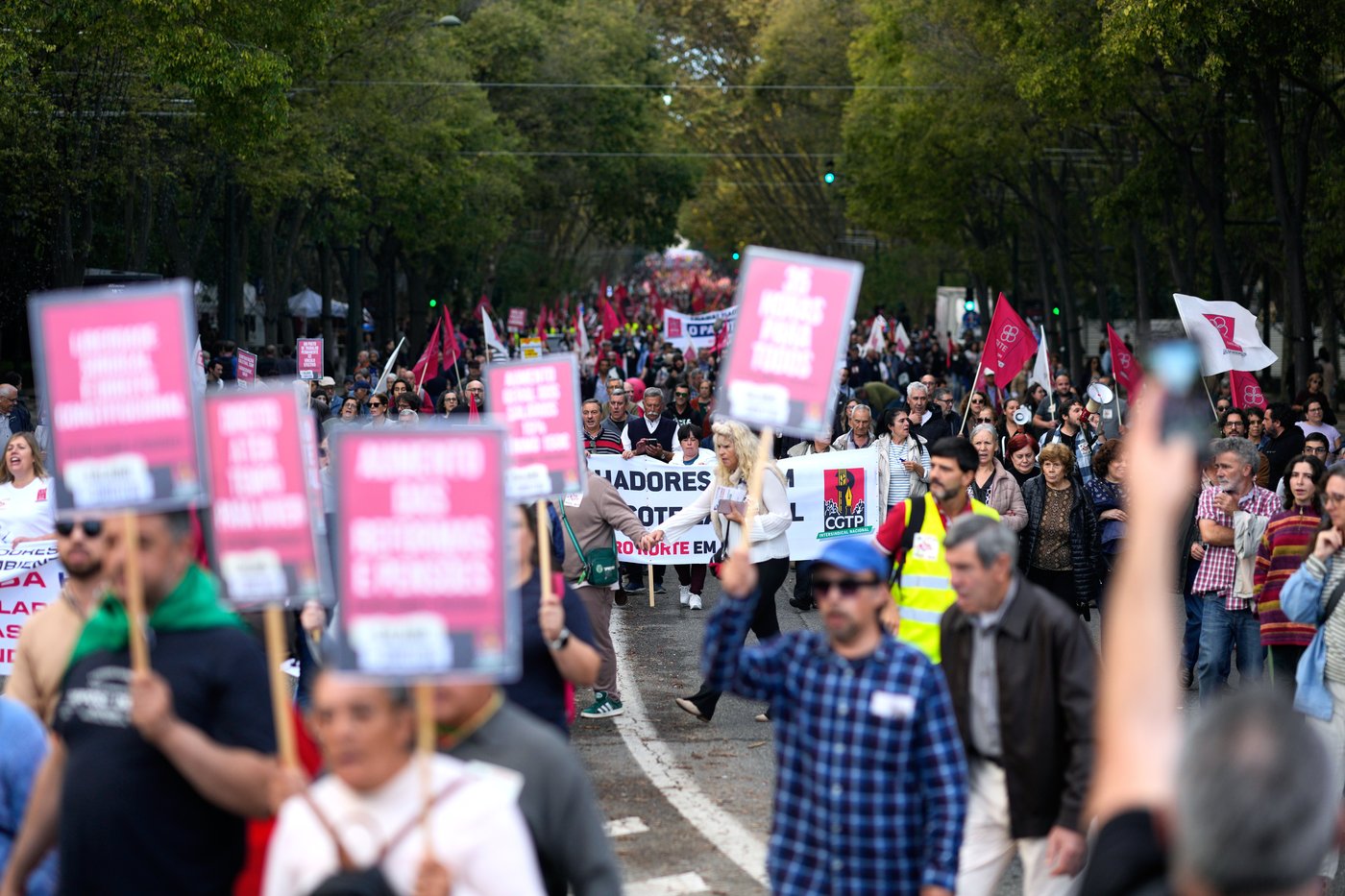 Tens of thousands in Portugal protest proposed labor reforms | iNFOnews.ca