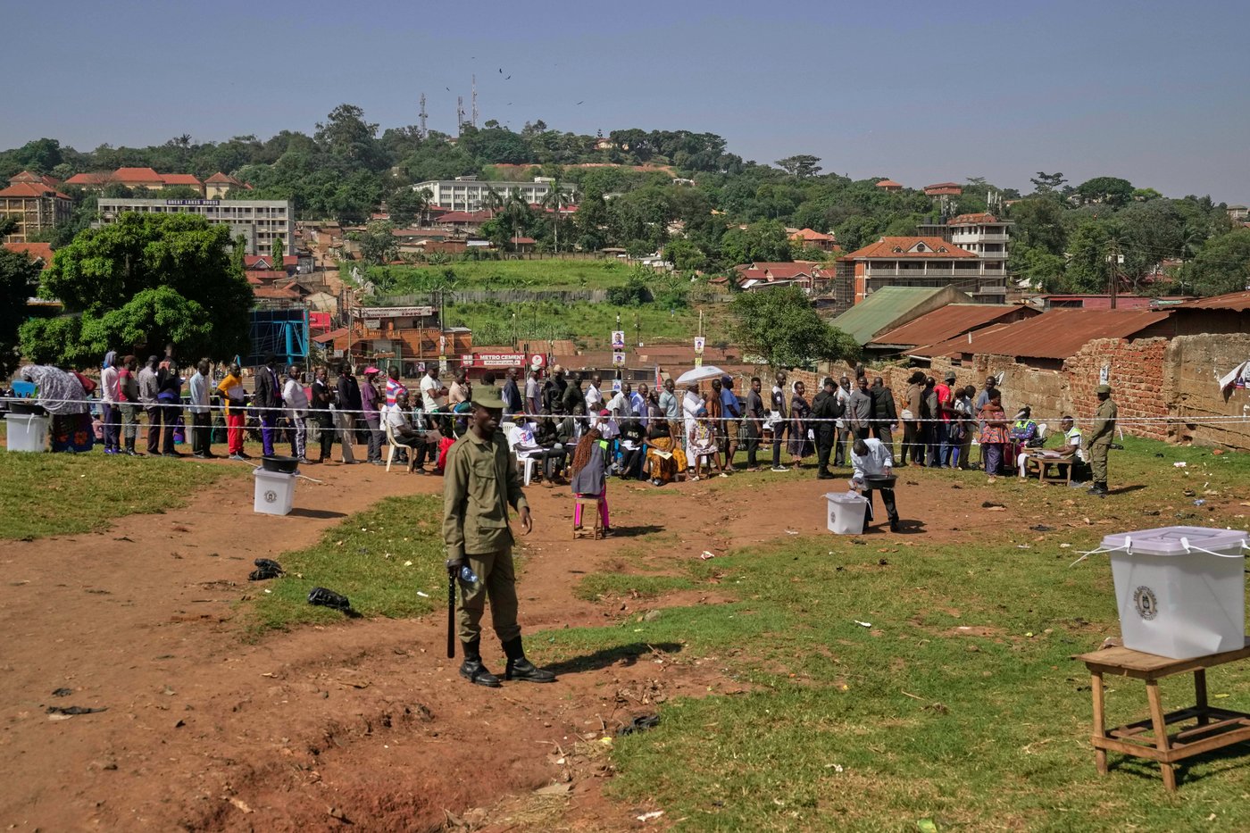 Uganda's president leads in tense election marred by internet shutdown and voting interference | iNFOnews.ca