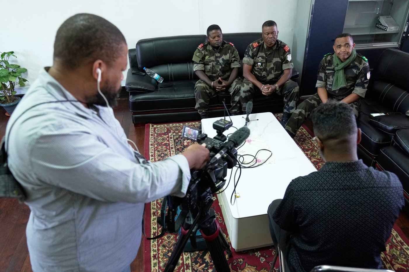 Leader of Madagascar's military rebellion tells AP he is 'taking the position of president' | iNFOnews.ca Leader of Madagascar's military rebellion tells AP he is 'taking the position of president' | iNFOnews.ca
