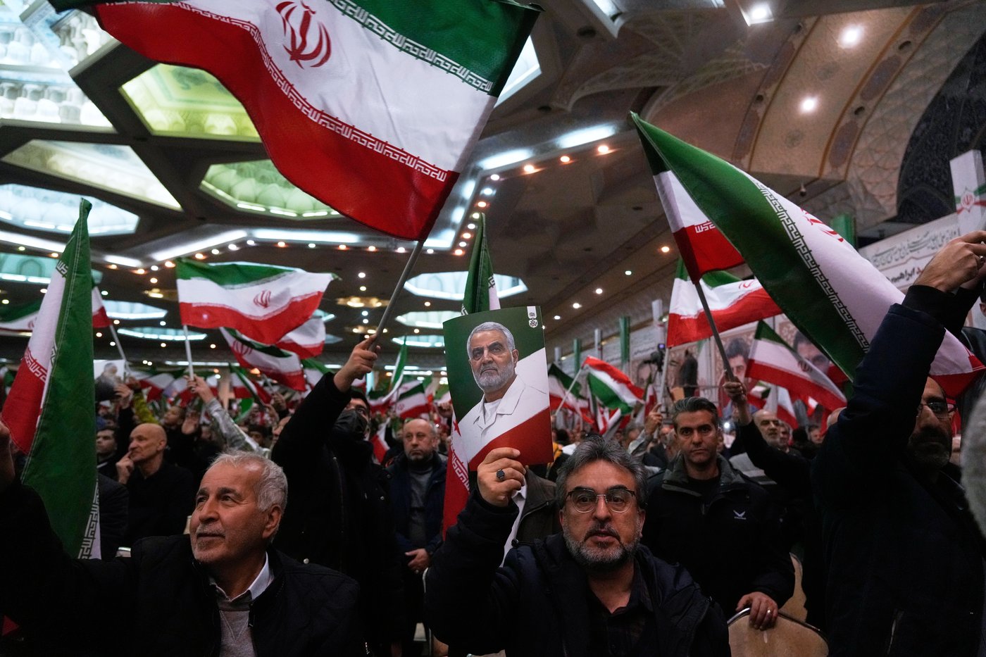 Trump and top Iranian officials exchange threats over protests roiling Iran | iNFOnews.ca Trump and top Iranian officials exchange threats over protests roiling Iran | iNFOnews.ca