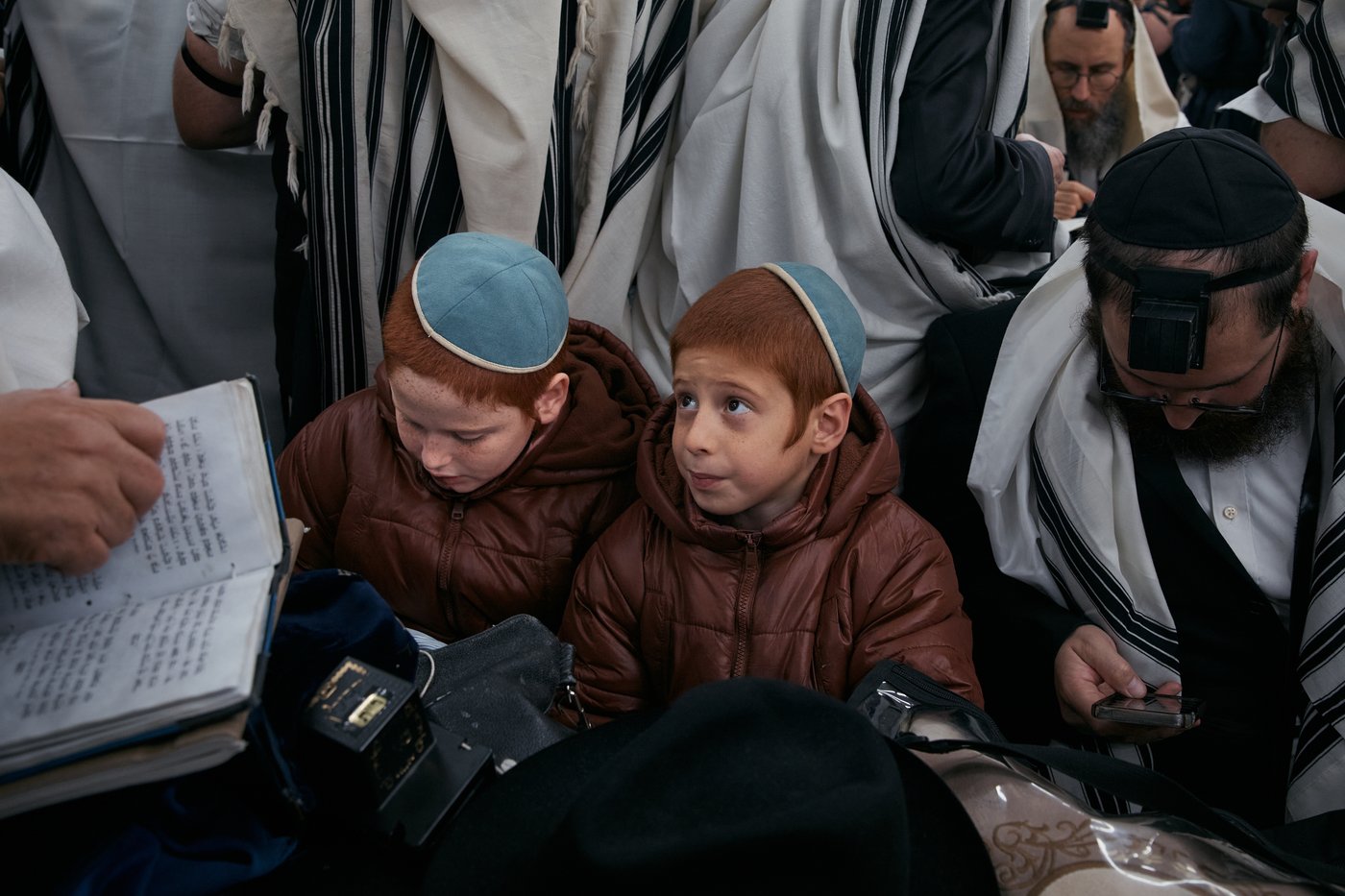 Photos of Hasidic Jewish rabbis praying at resting place of 'the Rebbe' in New York | iNFOnews.ca