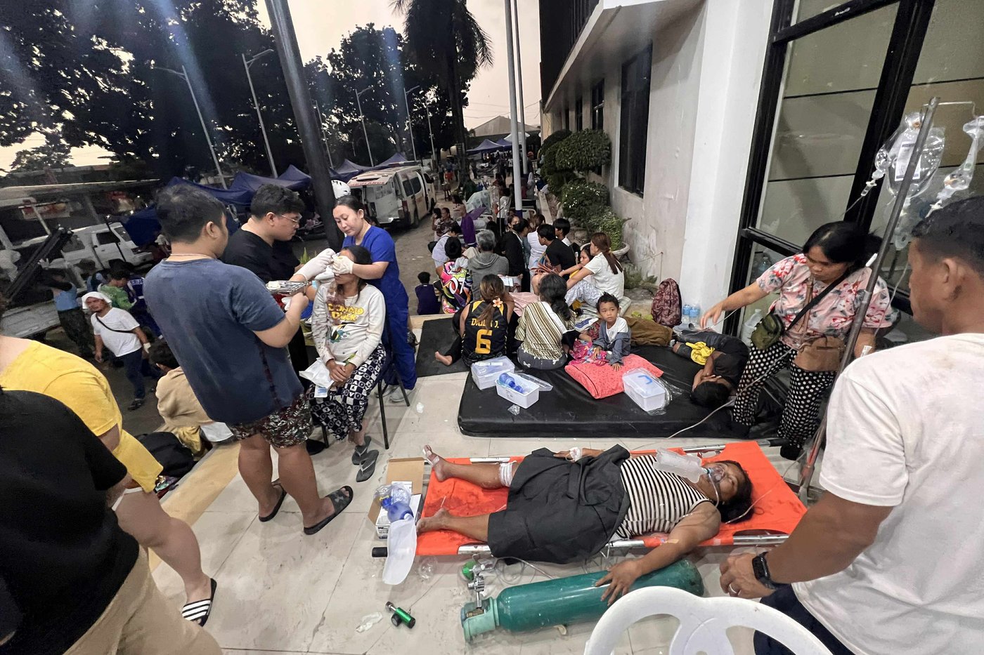 At least 69 people killed in a powerful earthquake that hit the Philippines | iNFOnews.ca