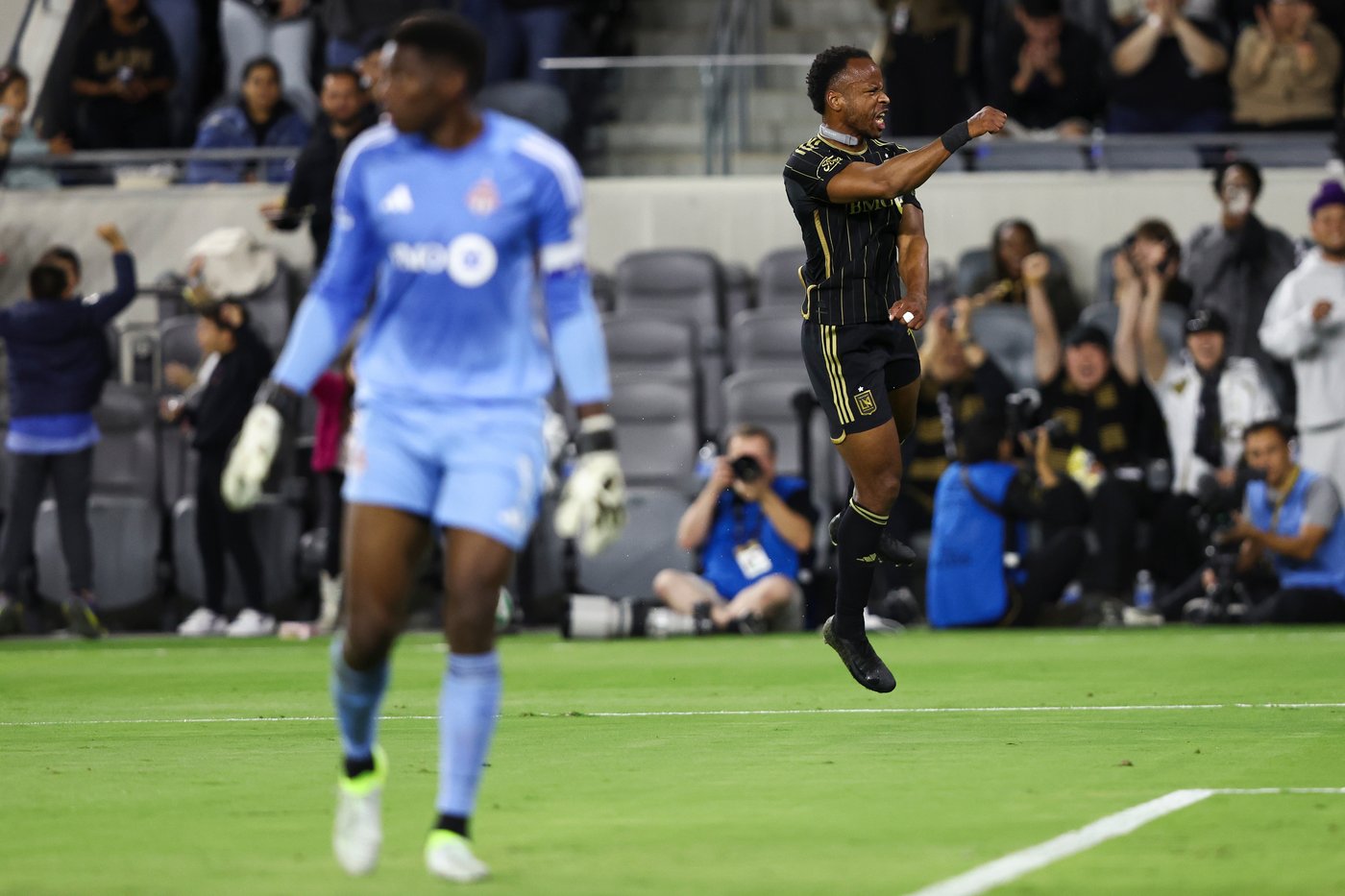 Jeremy Ebobisse and Frankie Amaya each score as LAFC beats Toronto 2-0 for 6th straight victory | iNFOnews.ca Jeremy Ebobisse and Frankie Amaya each score as LAFC beats Toronto 2-0 for 6th straight victory | iNFOnews.ca