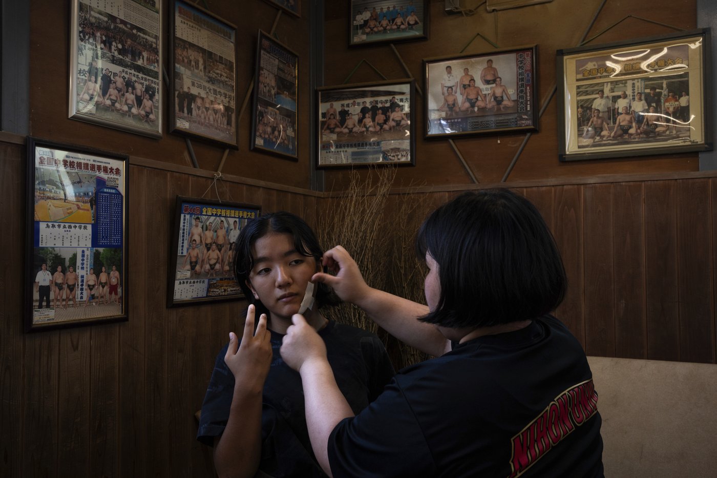 Photos show women in Japan working to break down barriers in ancient, tradition-bound sumo | iNFOnews.ca