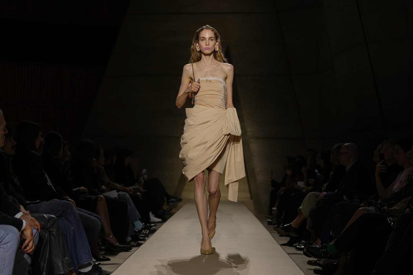 Chloe says it with printed flowers in Paris show | iNFOnews.ca