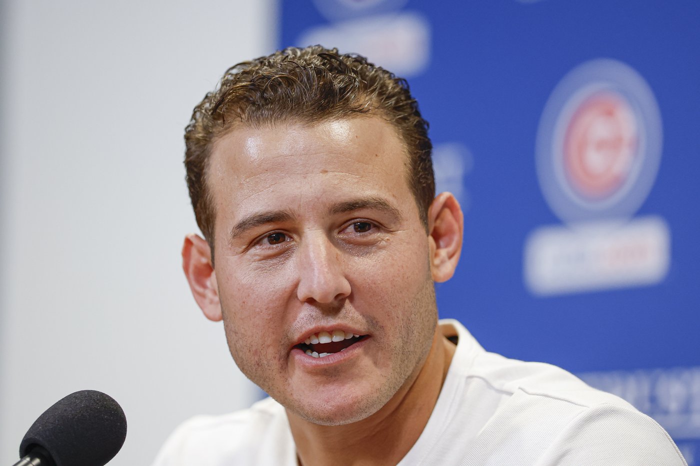 Anthony Rizzo retires with the Chicago Cubs, nearly catches home run in Wrigley bleachers | iNFOnews.ca