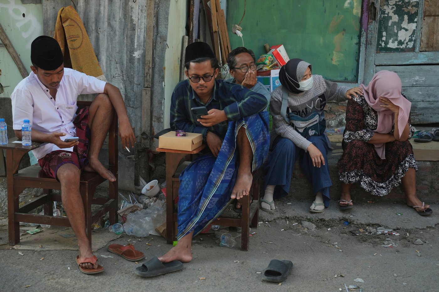 Rescuers turn to heavy machinery as hope fades of finding survivors of Indonesia school collapse | iNFOnews.ca