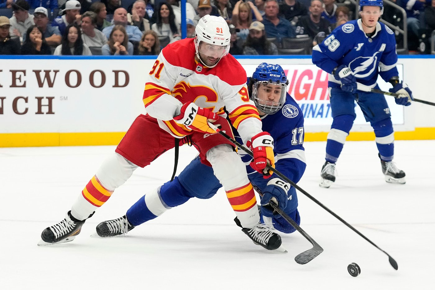 Andrei Vasilevskiy stops 32 shots, Lightning beat Flames 5-1 for 5th straight victory. | iNFOnews.ca