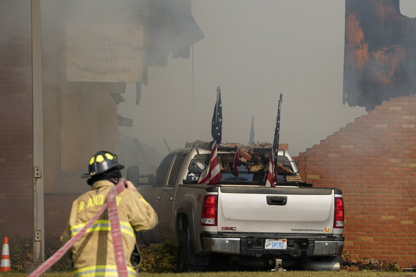 2 people dead and 8 wounded in a shooting and fire at a Michigan church, police say | iNFOnews.ca