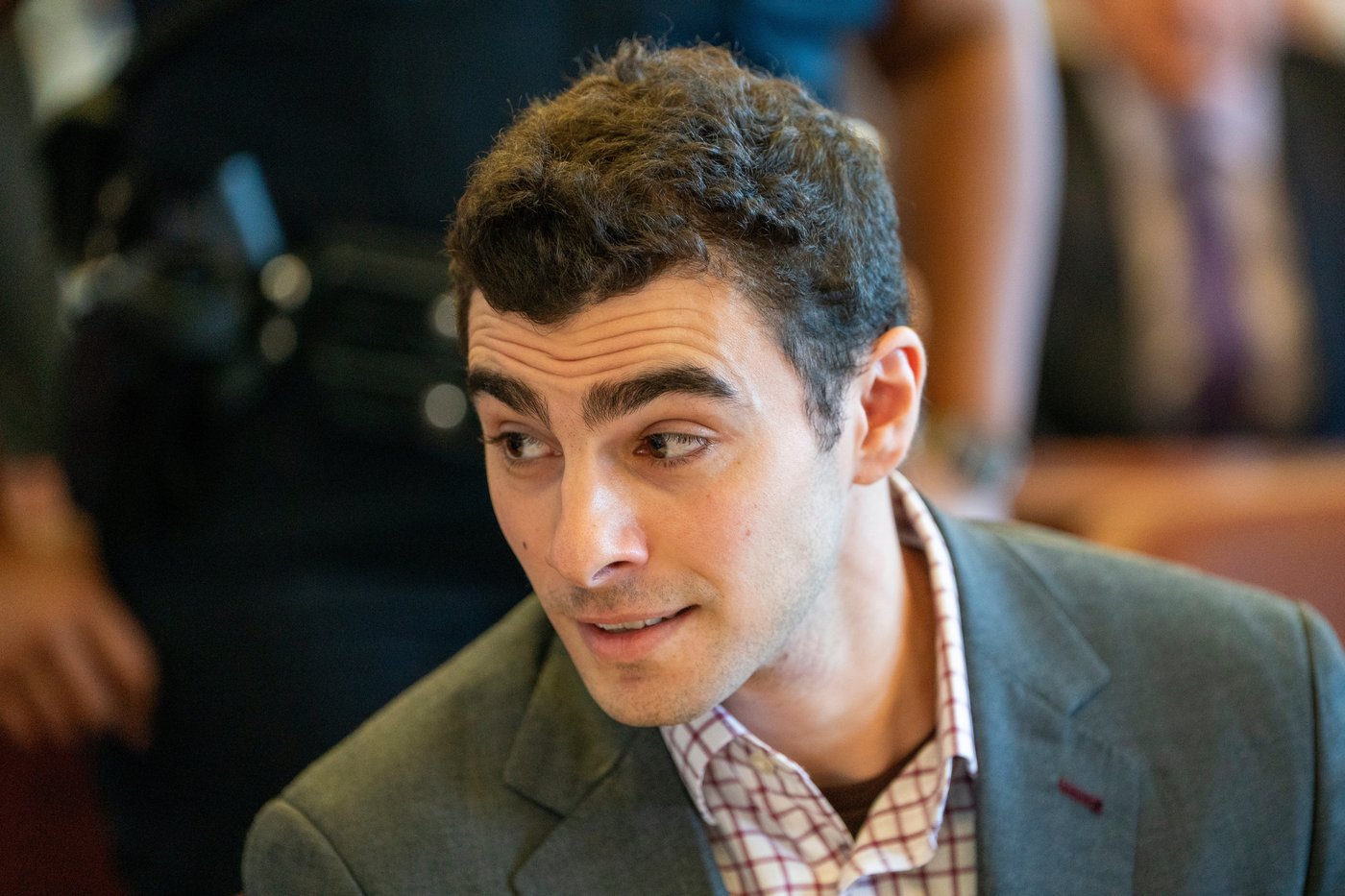 Luigi Mangione due in court as fight continues over evidence in UnitedHealthcare CEO killing case | iNFOnews.ca