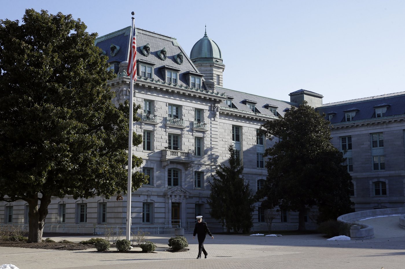 Officials clear building at US Naval Academy following reports of threats, 1 person injured | iNFOnews.ca