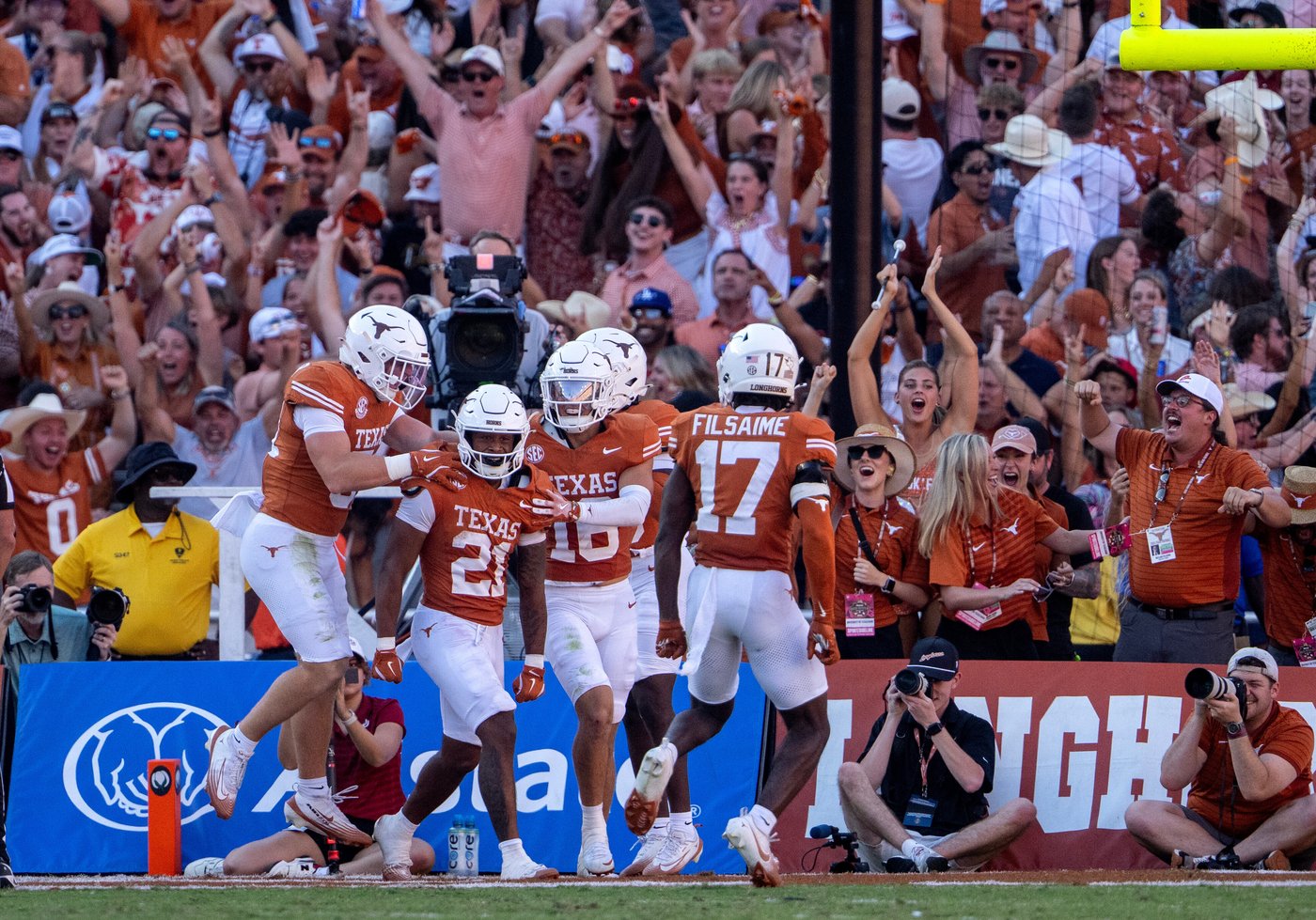 Unranked Texas looks more like the preseason No. 1 it was in win over rival No. 6 Oklahoma | iNFOnews.ca