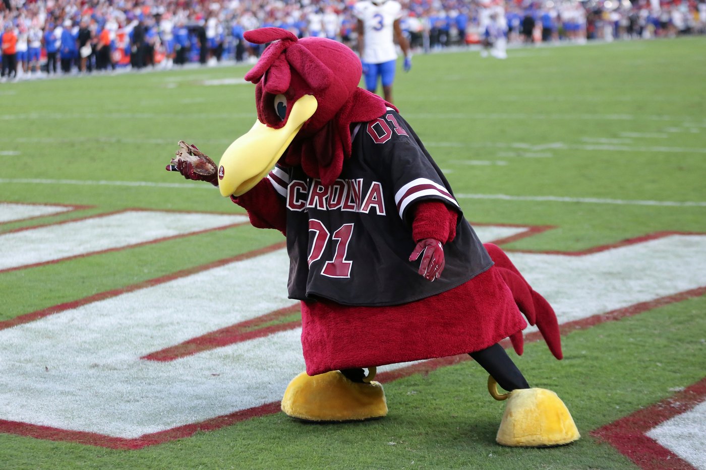 College football mascots just as good at keeping their identities secret as firing up a crowd | iNFOnews.ca