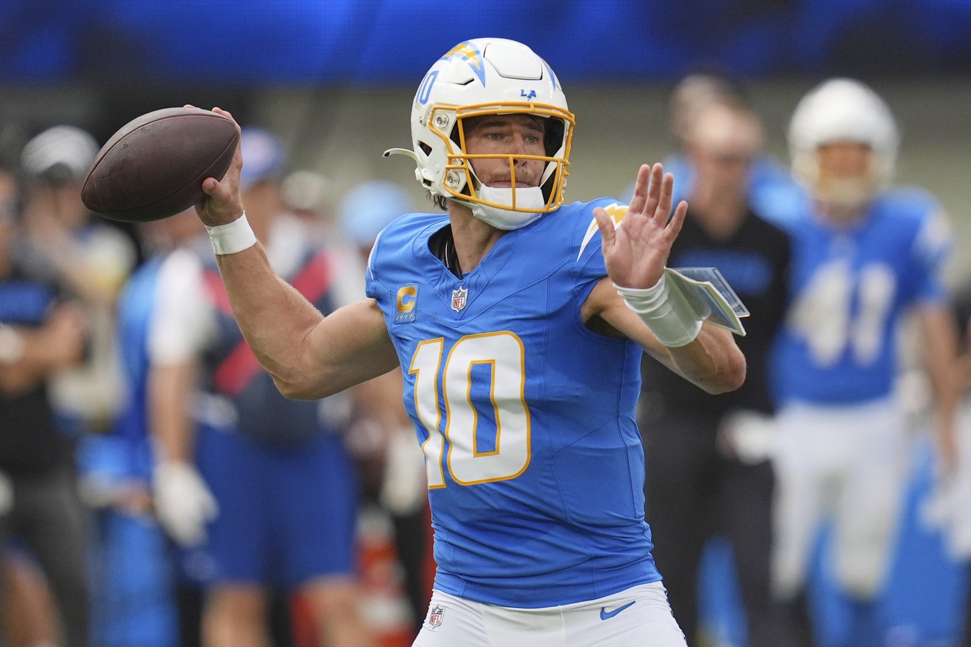 Justin Herbert rallies Chargers for 23-20 win over Broncos and 3-0 start | iNFOnews.ca Justin Herbert rallies Chargers for 23-20 win over Broncos and 3-0 start | iNFOnews.ca
