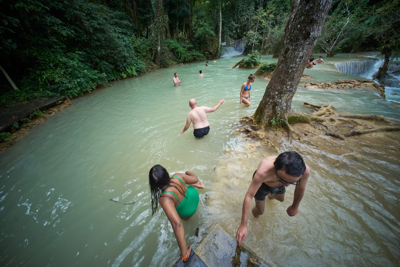 Photos of Buddhist monks in Laos praying in region littered with unexploded bombs | iNFOnews.ca