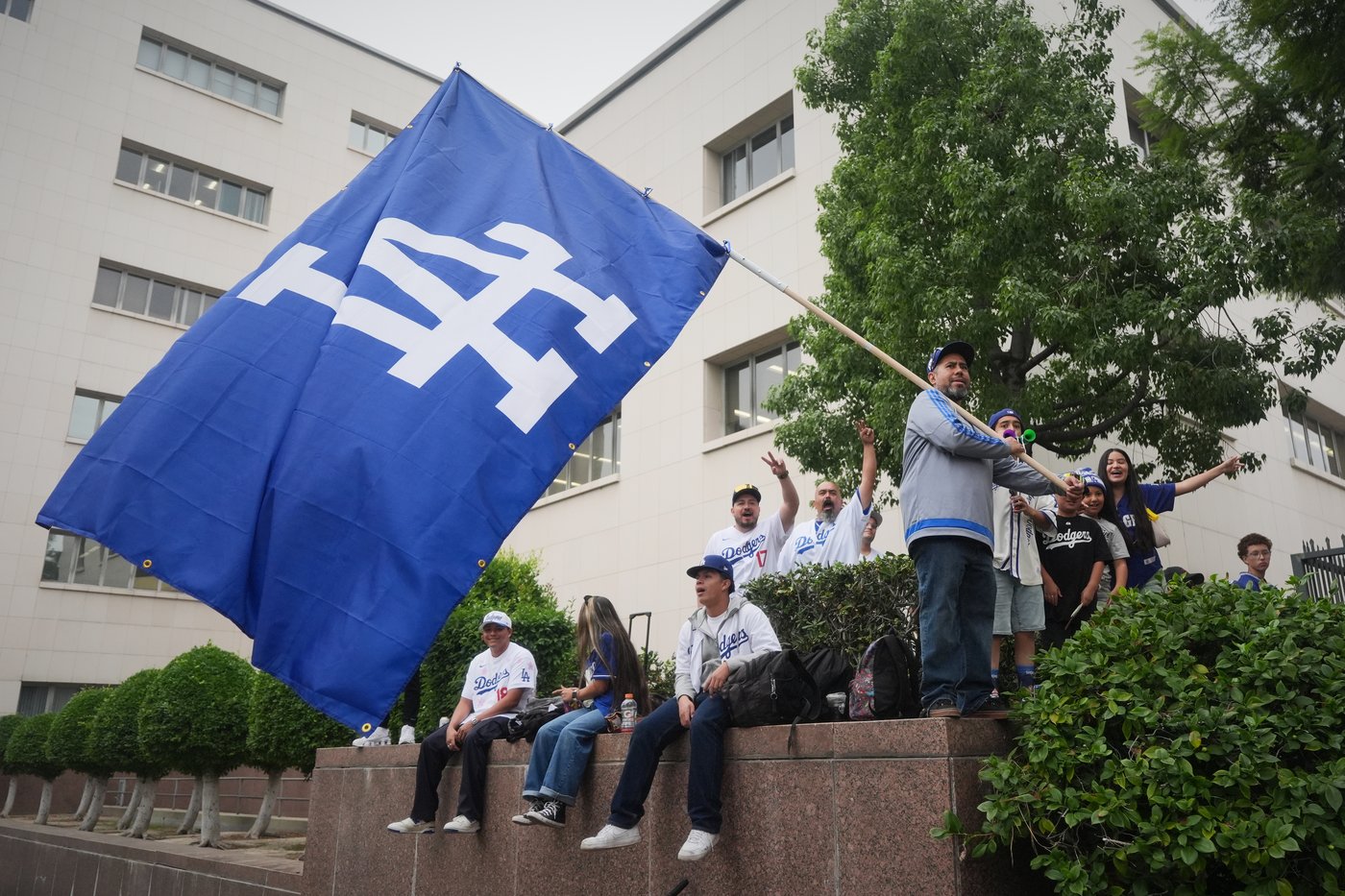 Top photos from the World Series parade in Los Angeles | iNFOnews.ca