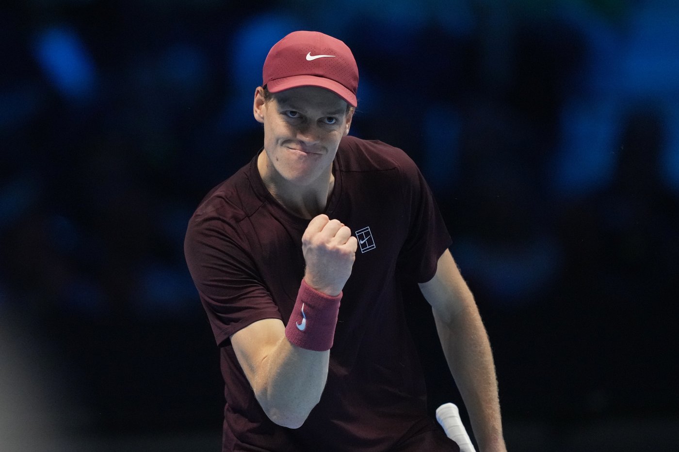 Sinner opens ATP Finals title defense by beating Auger-Aliassime | iNFOnews.ca