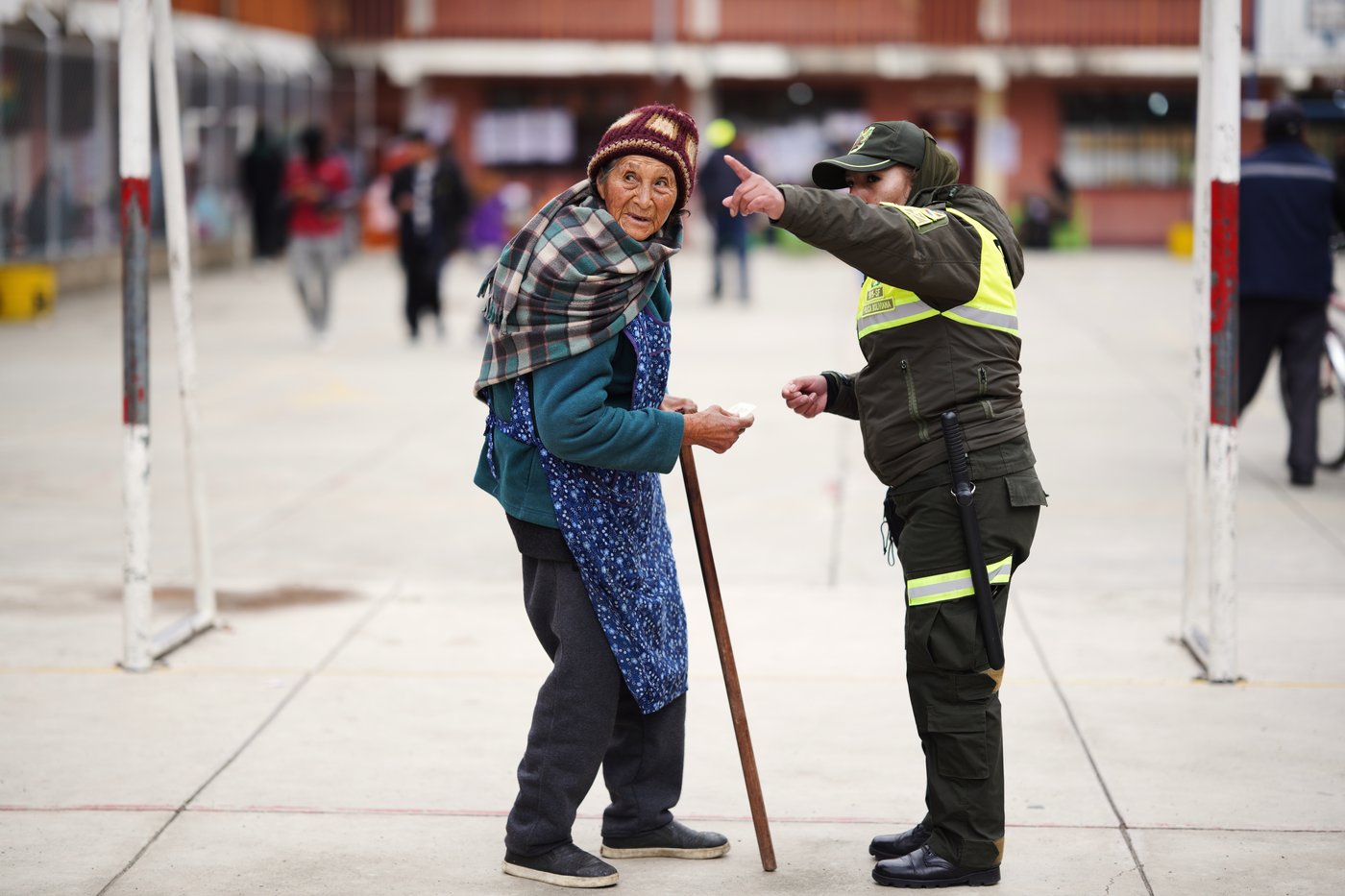 Bolivia holds a tight runoff as voters seek a president to lift them from crisis | iNFOnews.ca Bolivia holds a tight runoff as voters seek a president to lift them from crisis | iNFOnews.ca