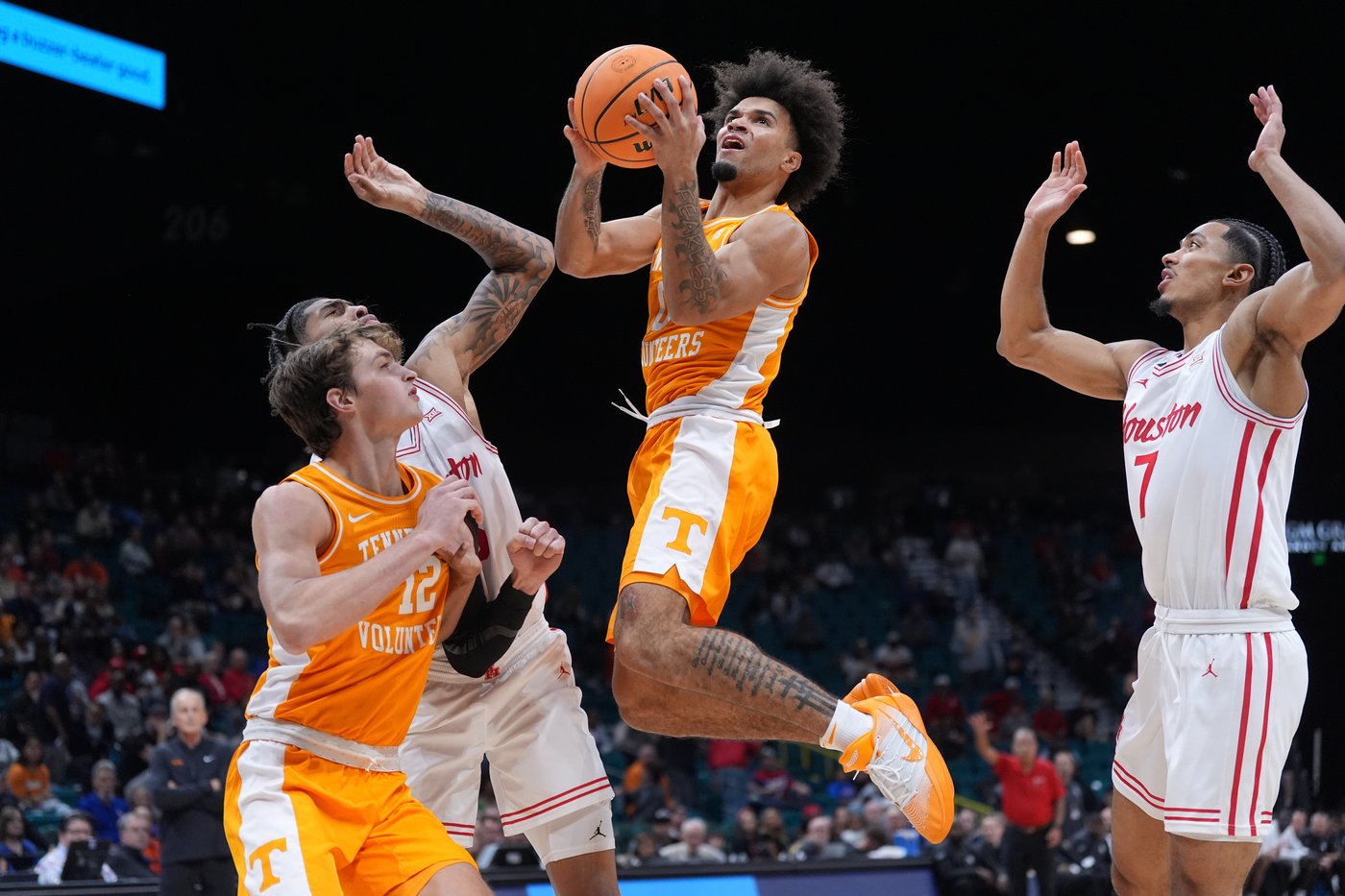 Ja'Kobi Gillespie's clutch free throws lift No. 17 Tennessee to 76-73 win over No. 3 Houston | iNFOnews.ca
