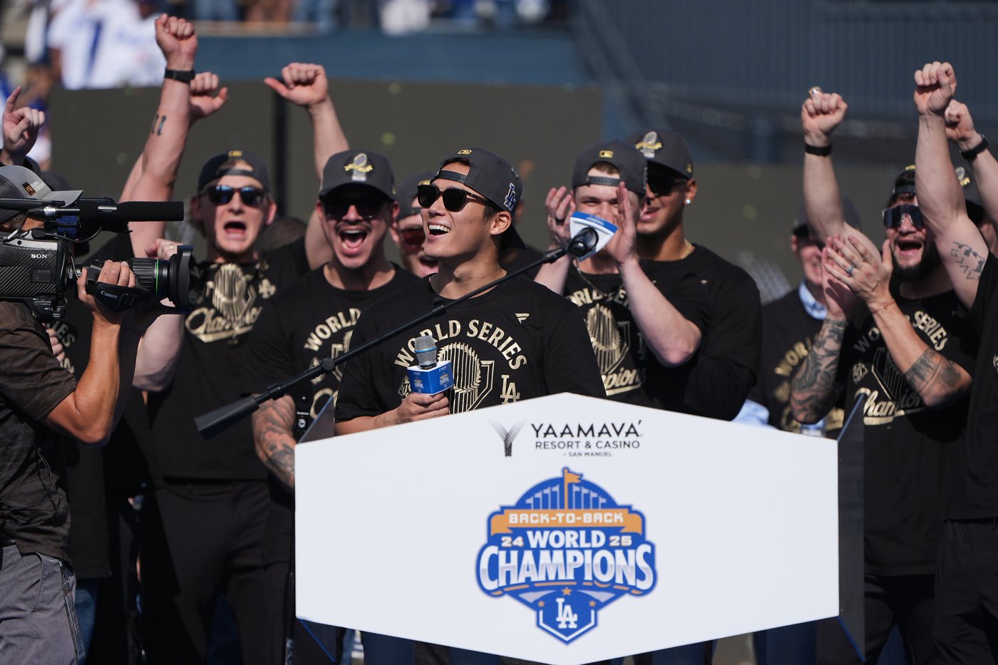 Top photos from the World Series parade in Los Angeles | iNFOnews.ca