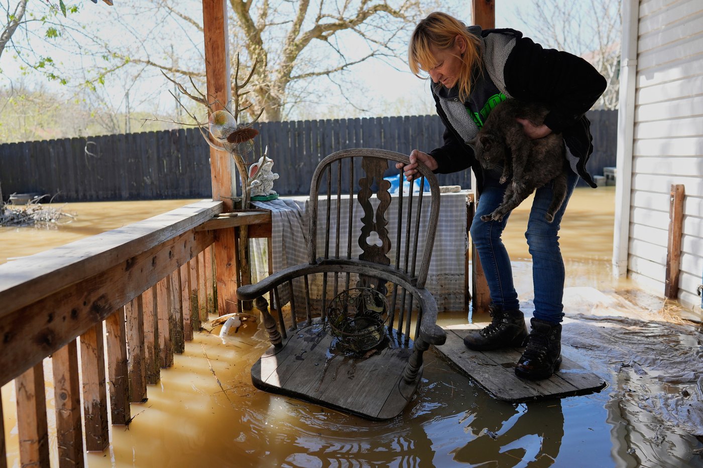 AP photographers capture destruction, heartache and resilience as climate change advanced in 2025 | iNFOnews.ca AP photographers capture destruction, heartache and resilience as climate change advanced in 2025 | iNFOnews.ca