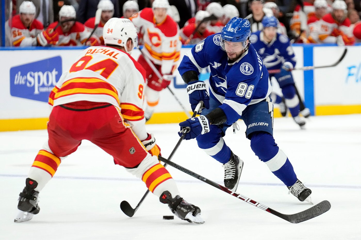 Andrei Vasilevskiy stops 32 shots, Lightning beat Flames 5-1 for 5th straight victory. | iNFOnews.ca