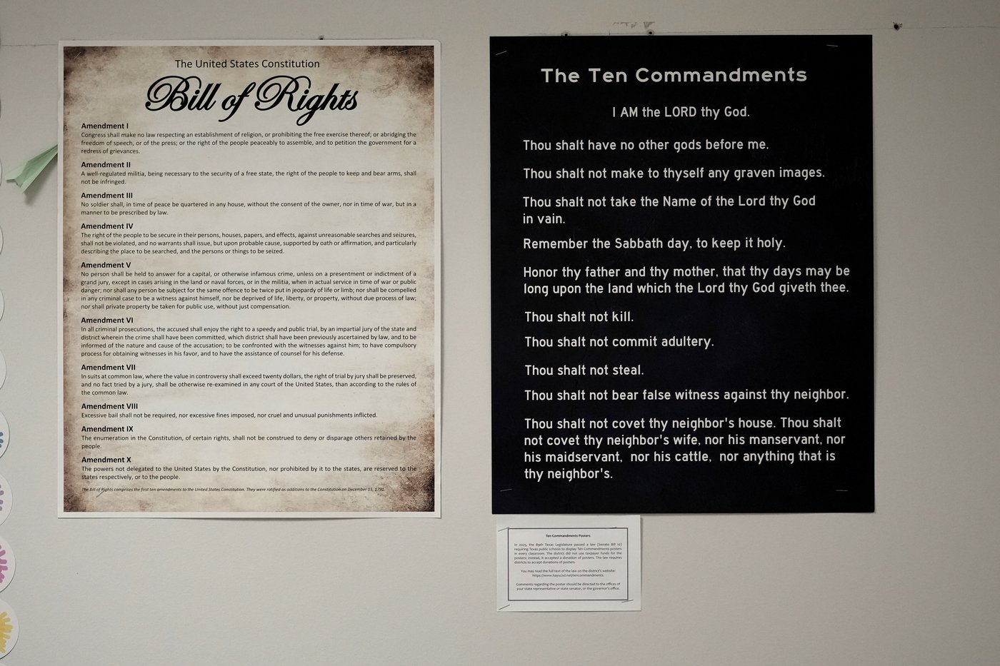 Beliefs clash among students, parents and teachers as the Ten Commandments go up in Texas classrooms | iNFOnews.ca Beliefs clash among students, parents and teachers as the Ten Commandments go up in Texas classrooms | iNFOnews.ca