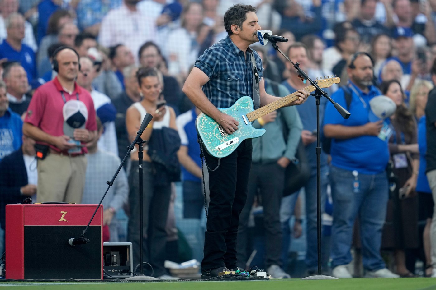 Brad Paisley says he's 'Mr. More Baseball' after performing at another World Series marathon game | iNFOnews.ca Brad Paisley says he's 'Mr. More Baseball' after performing at another World Series marathon game | iNFOnews.ca